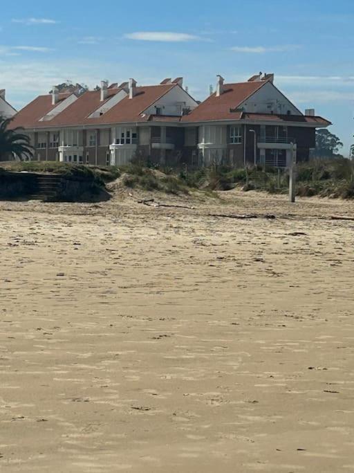 Playa De Berria -Apartamento Con Piscina Y Vistas Al Mar ซานโตญา ภายนอก รูปภาพ