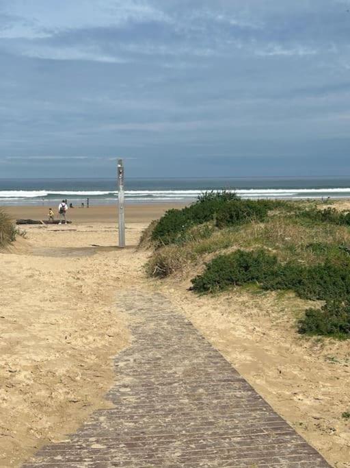 Playa De Berria -Apartamento Con Piscina Y Vistas Al Mar ซานโตญา ภายนอก รูปภาพ