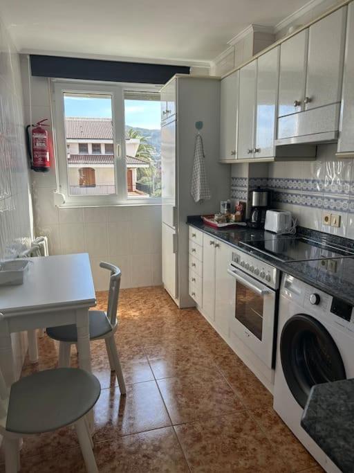 Playa De Berria -Apartamento Con Piscina Y Vistas Al Mar ซานโตญา ภายนอก รูปภาพ