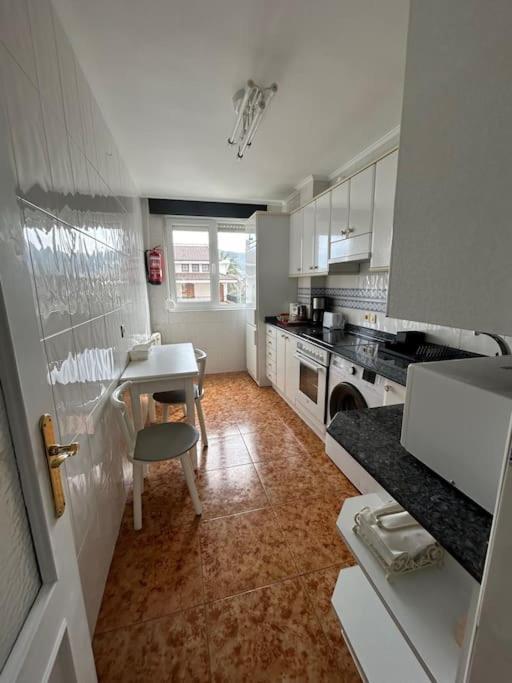 Playa De Berria -Apartamento Con Piscina Y Vistas Al Mar ซานโตญา ภายนอก รูปภาพ