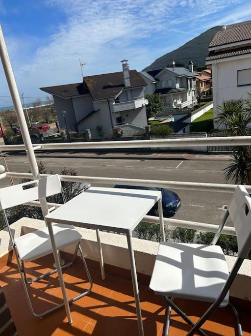 Playa De Berria -Apartamento Con Piscina Y Vistas Al Mar ซานโตญา ภายนอก รูปภาพ